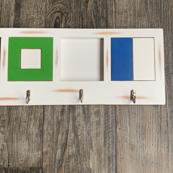 Frame w/hooks - Picture 3 of 6